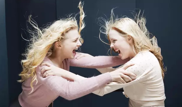 �û���Ӫ���������û�֮�䷢��ì��ʱ��Ӧ����δ�����